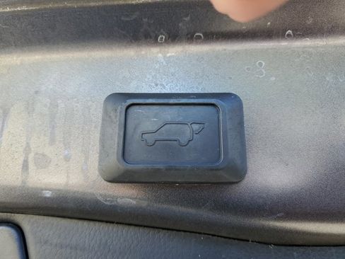 Used 2021 Toyota RAV4 XLE Premium image 10