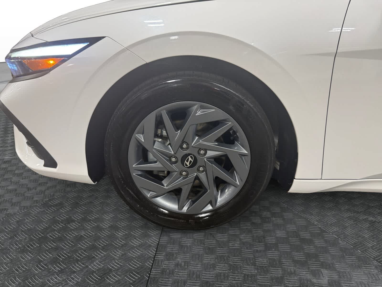 Used 2024 Hyundai Elantra SEL FWD image 15