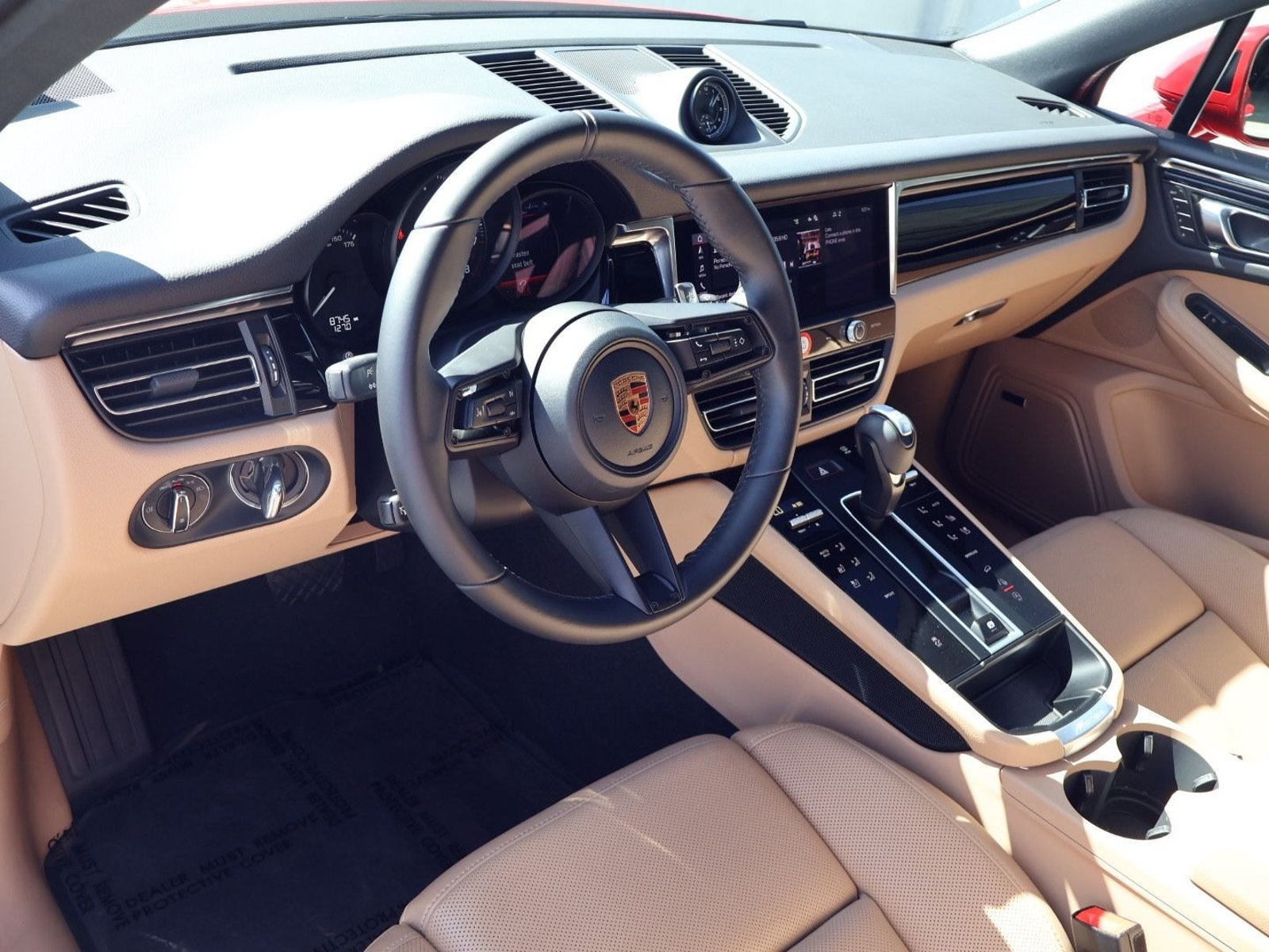 Certified 2026 Porsche Macan AWD/4WD image 4
