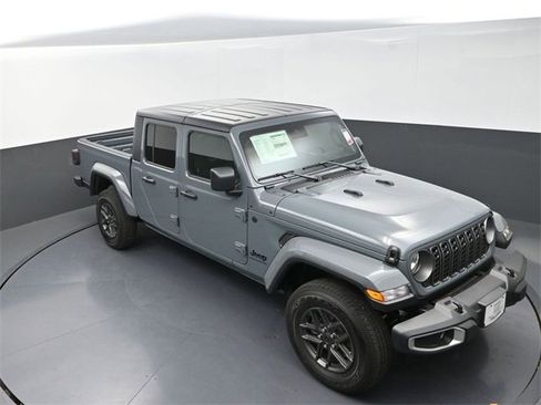 New 2025 Jeep Gladiator Sport image 9