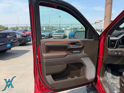 Used 2024 GMC Sierra 1500 Denali w/ Denali Reserve Package AWD/4WD image 11