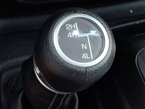 Used 2025 Jeep Gladiator Sport AWD/4WD image 25