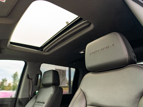 Used 2021 GMC Sierra 2500 Denali w/ Denali Ultimate Package image 17