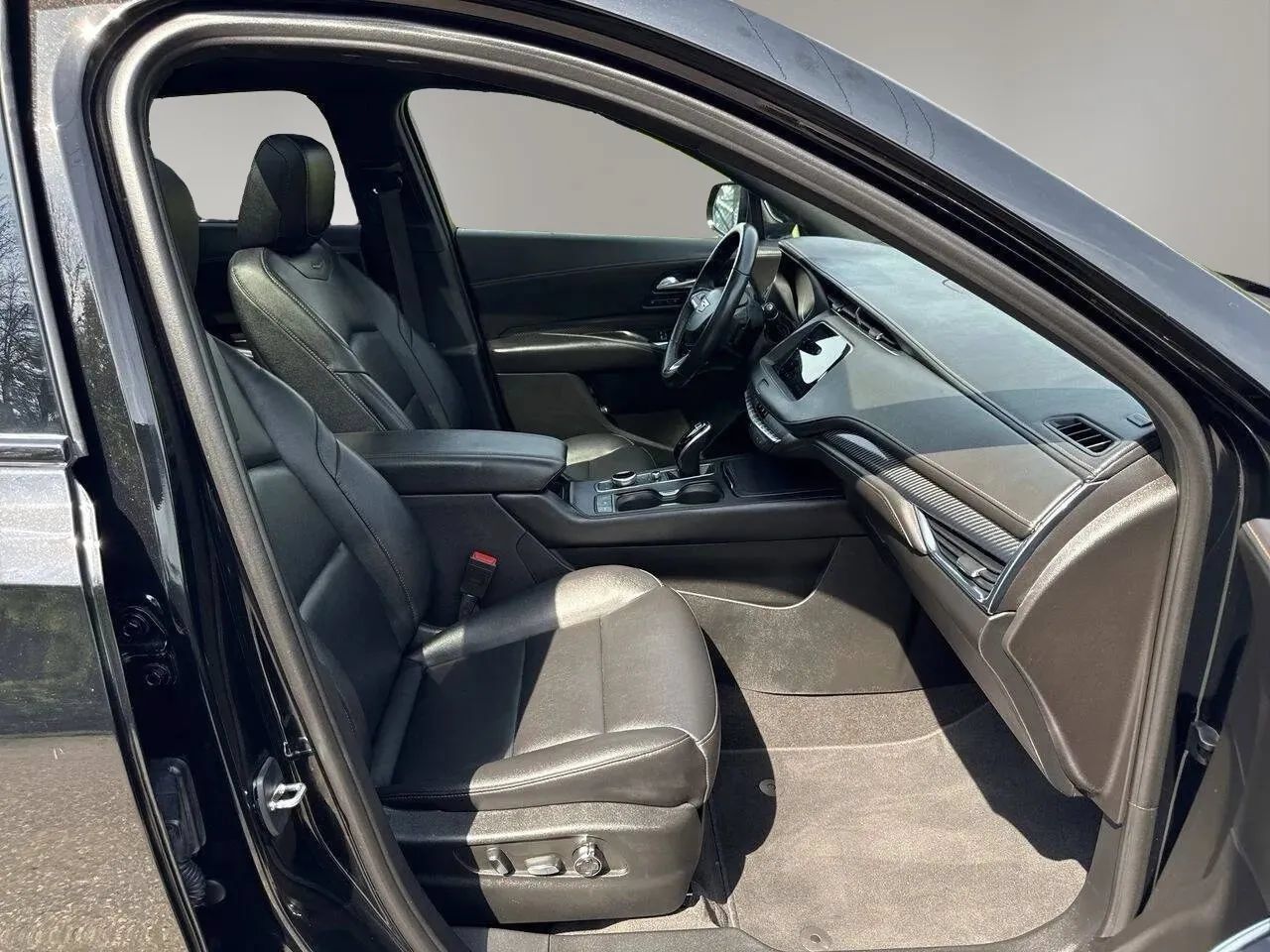 Used 2023 Cadillac XT4 Sport AWD/4WD image 23
