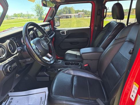 Used 2020 Jeep Wrangler Unlimited Sahara AWD/4WD image 12