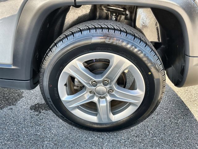 Used 2023 Jeep Compass Sport AWD/4WD image 19