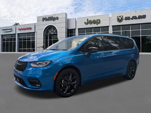New 2026 Chrysler Pacifica Limited w/ S Appearance Package FWD image 8