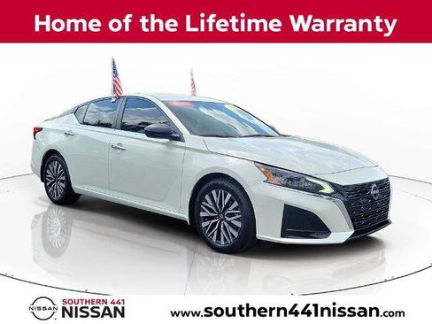 Certified 2024 Nissan Altima 2.5 SV FWD image 1