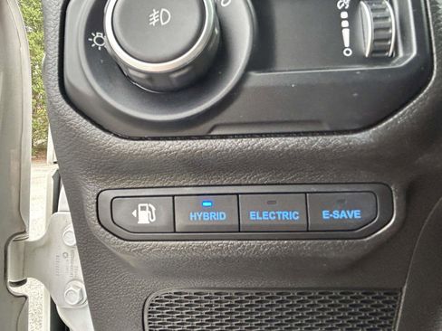 Used 2023 Jeep Wrangler Unlimited Sahara w/ Cold Weather Group AWD/4WD image 22