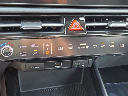 New 2025 Kia Niro EX Touring image 26