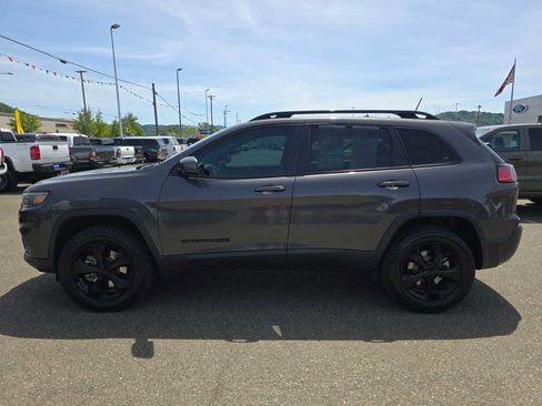 Used 2019 Jeep Cherokee Latitude Plus AWD/4WD image 2