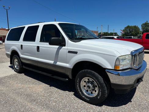 Used 2004 Ford Excursion XLT AWD/4WD image 8