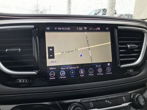 Used 2020 Chrysler Pacifica Limited image 13