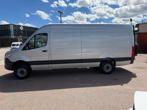 Used 2019 Mercedes-Benz Sprinter 2500 image 9