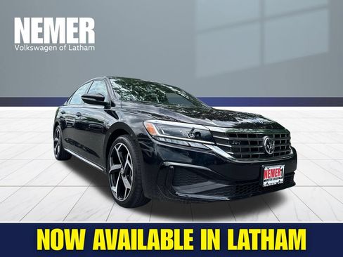 Certified 2022 Volkswagen Passat 2.0T R-Line FWD image 5