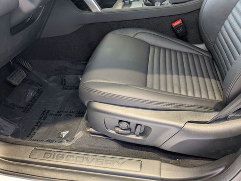 New 2025 Land Rover Discovery Sport S image 4
