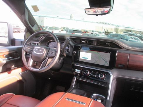 Certified 2025 GMC Sierra 2500 Denali Ultimate image 30
