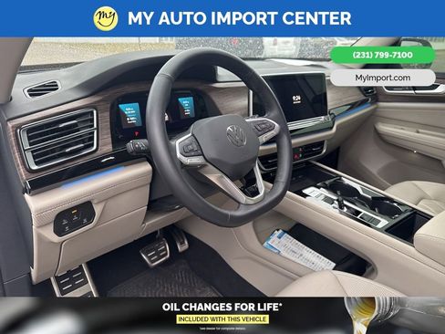 Used 2025 Volkswagen Atlas SEL Premium R-Line image 8