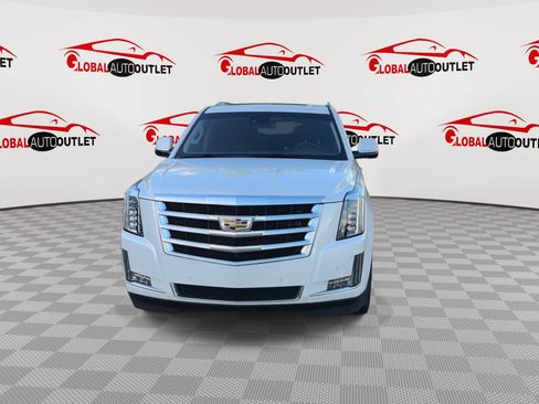 Used 2017 Cadillac Escalade Luxury AWD/4WD image 3