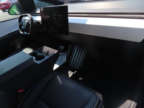 Used 2024 Tesla Cybertruck AWD Crew Cab image 34