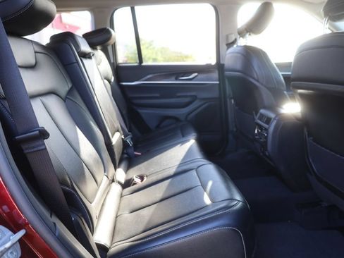 Used 2023 Jeep Grand Cherokee Limited AWD/4WD image 18