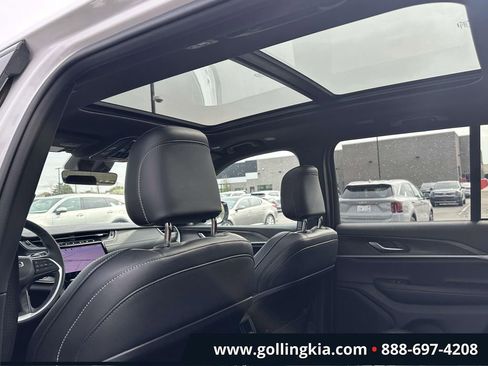 Used 2025 Jeep Grand Cherokee Limited w/ Black Appearance Package AWD/4WD image 15