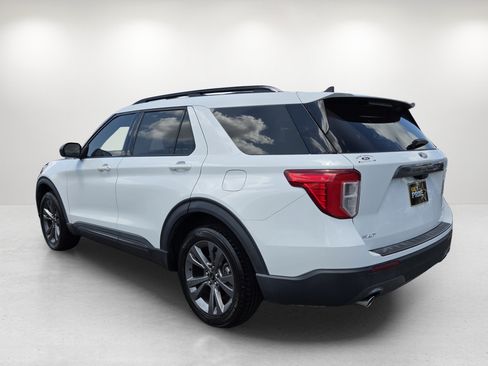 Used 2021 Ford Explorer XLT w/ Equipment Group 202A AWD/4WD image 7