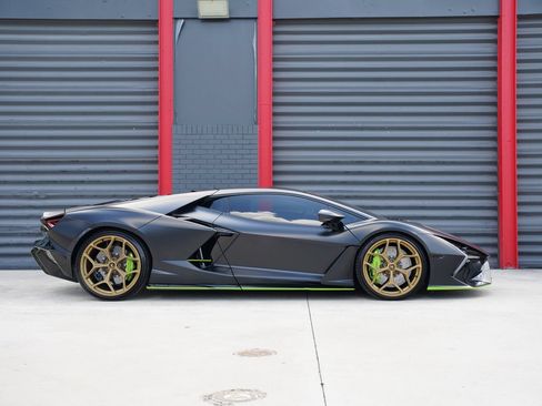 Used 2024 Lamborghini Revuelto AWD/4WD image 19