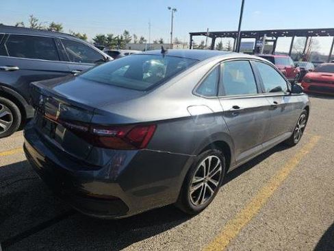 Used 2025 Volkswagen Jetta Sport image 4