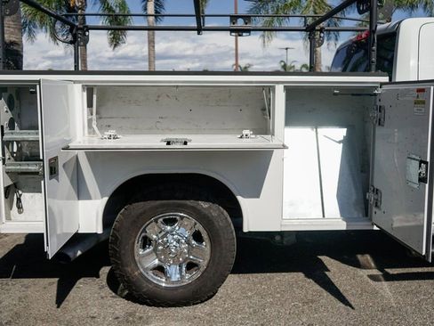 Used 2022 RAM 2500 Tradesman w/ Chrome Appearance Group image 11