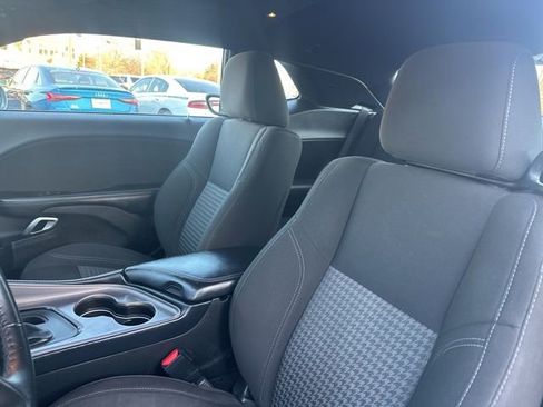 Used 2023 Dodge Challenger SXT image 10