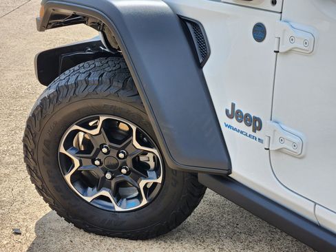 Used 2023 Jeep Wrangler Unlimited Rubicon 4xe AWD/4WD image 17