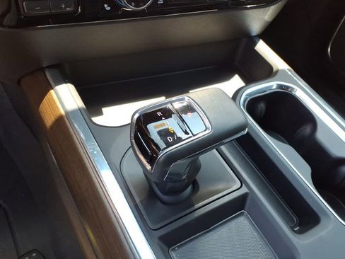 Used 2025 Chevrolet Silverado 1500 High Country w/ High Country Premium Package AWD/4WD image 32