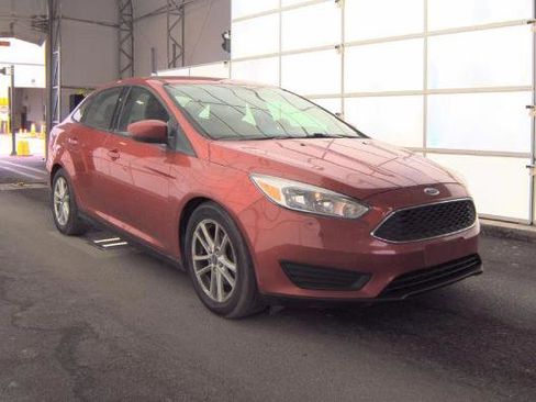 Used 2018 Ford Focus SE image 1