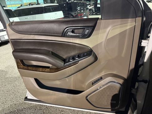 Used 2017 Chevrolet Suburban LT image 14