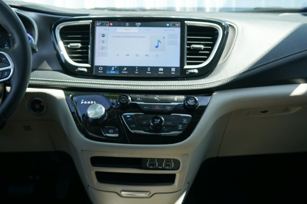 Used 2024 Chrysler Pacifica Limited FWD image 26