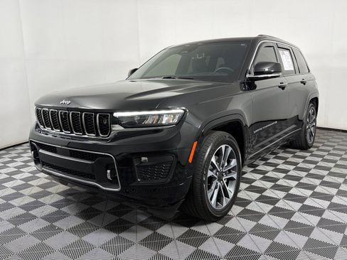 Used 2023 Jeep Grand Cherokee Overland w/ Adv Protech Group III AWD/4WD image 3