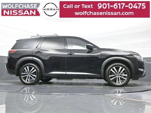 Used 2025 Nissan Pathfinder Platinum w/ Cargo Package image 27