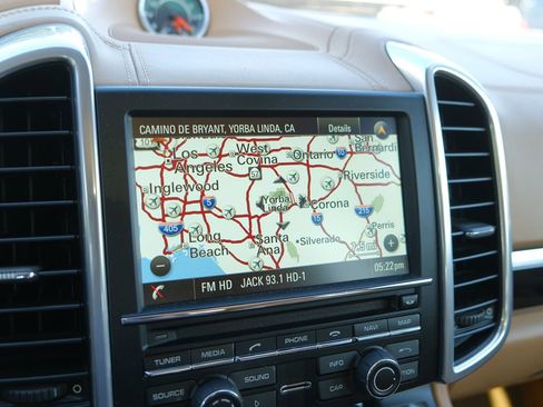 Used 2015 Porsche Cayenne S image 22