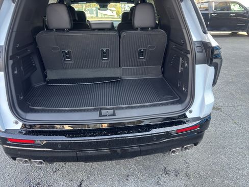 New 2026 Chevrolet Traverse High Country w/ LPO, Floor Liner Package FWD image 9