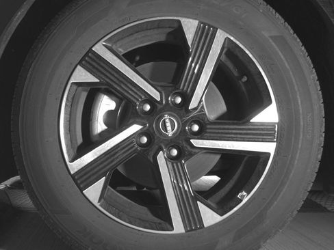 Used 2025 Nissan Sentra SV image 12