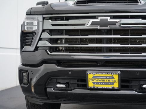 Used 2024 Chevrolet Silverado 3500 High Country w/ High Country Premium Package AWD/4WD image 9
