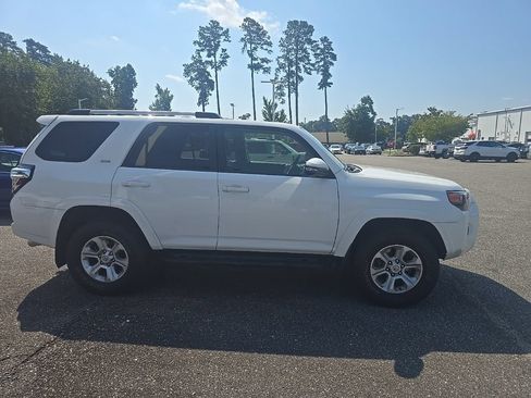 Used 2022 Toyota 4Runner SR5 Premium w/ Moonroof Package AWD/4WD image 4