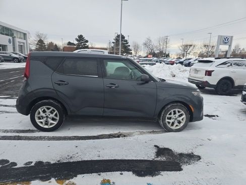 Used 2022 Kia Soul LX w/ Technology Package image 3