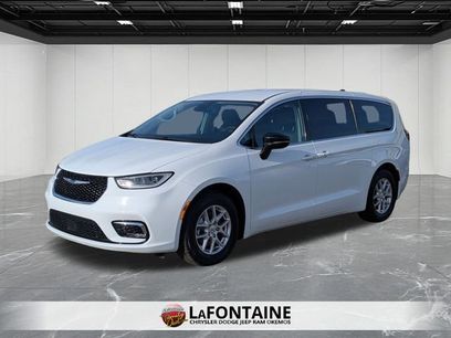 Used 2024 Chrysler Pacifica Touring-L