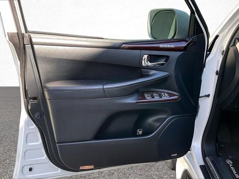 Used 2013 Lexus LX 570 4WD w/ Luxury Pkg image 20