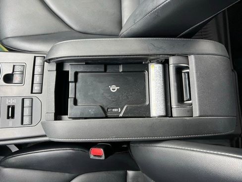 Used 2021 Toyota Highlander XLE image 17