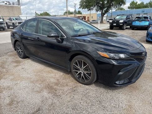 Used 2023 Toyota Camry SE image 1