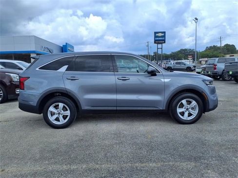 Used 2021 Kia Sorento LX image 2