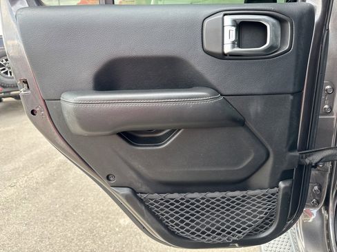 Used 2018 Jeep Wrangler Unlimited Sahara image 21